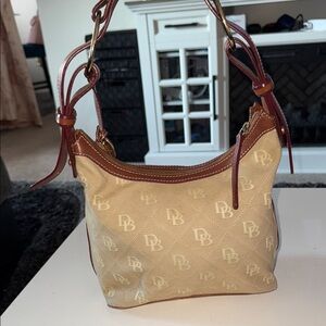 Vintage Classic Dooney & Bourke Cream & Brown Shoulder genuine leather Bag